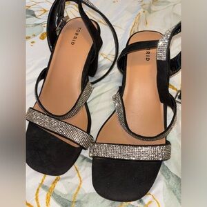 Size 8.5 shimmery torrid heals